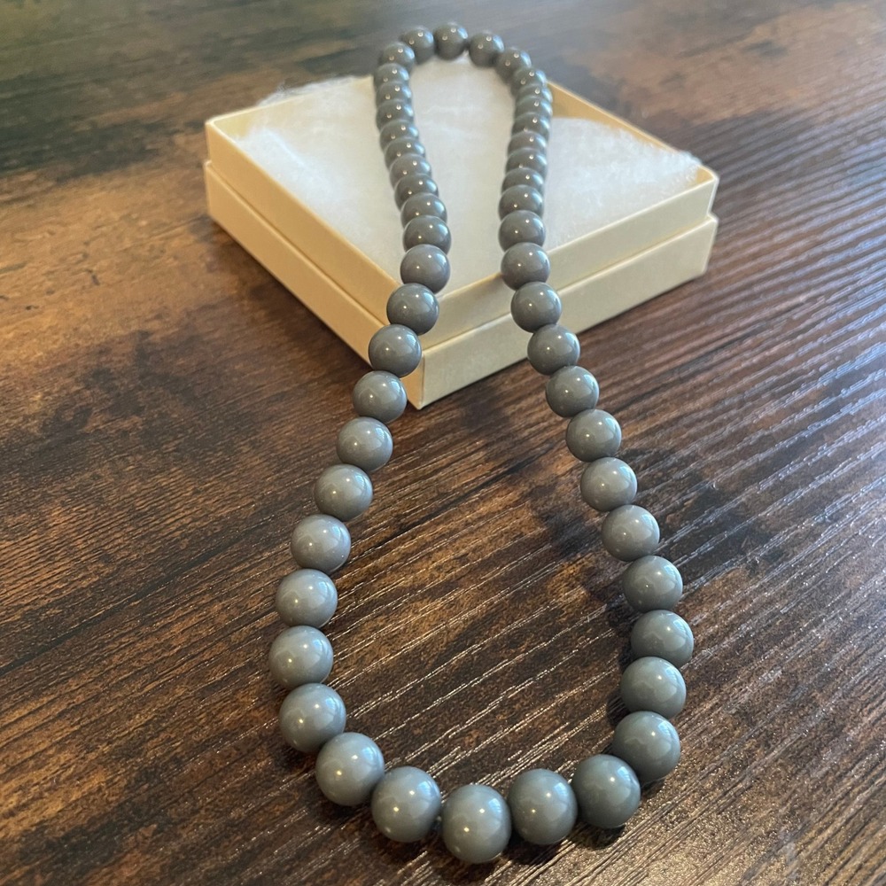 Womens Beaded Necklace One Size Gray Acrylic Graduated Fashion Classic Style